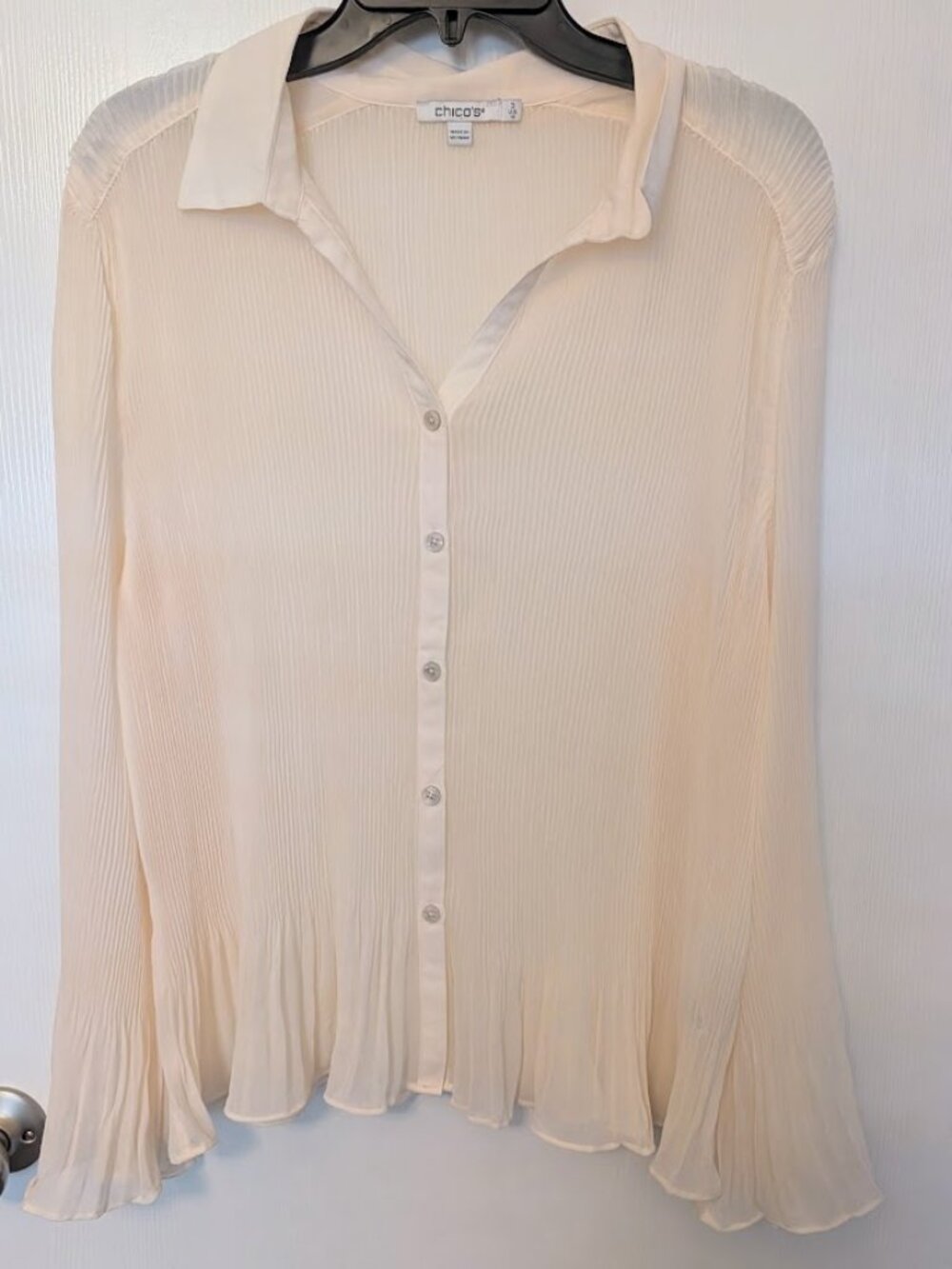 Chicos cream color pleated Georgette blouse NWOT Size 3/XL